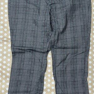 Banana Republic woman's Black and White Plaid Pants